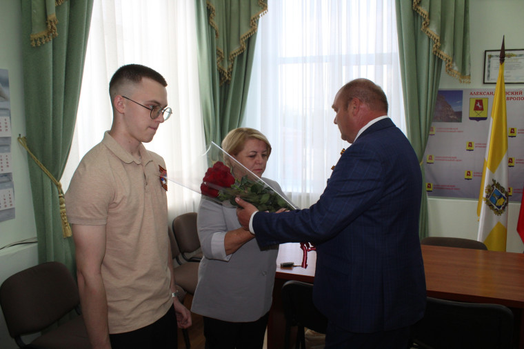 Вручение ордена Мужества семье Снатенкова А.А.. Вручение ордена Мужества семье Снатенкова А.А..