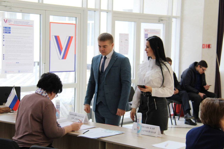 Более 40% голосов: «Единая Россия» внесла весомый вклад в победу Владимира Путина. Более 40% голосов: «Единая Россия» внесла весомый вклад в победу Владимира Путина.