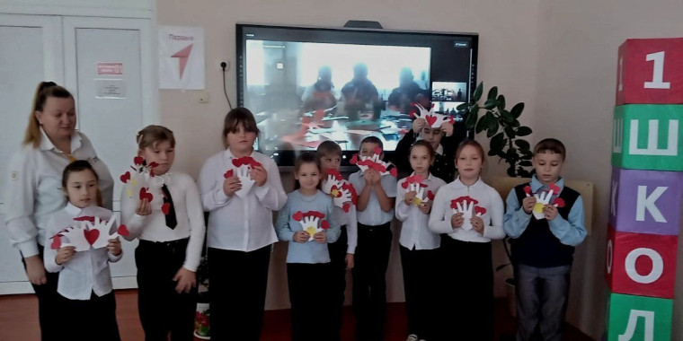 В рамках федерального проекта «Лица дружбы» между МОУ СОШ №1 имени Героя Советского Союза И.И.Тенищева с.Александровского и ГОУ ЛНР «Антрацитовская средняя школа №3» г.Антрацита проведён телемост «В единстве наша сила». В рамках федерального проекта «Лица дружбы» между МОУ СОШ №1 имени Героя Советского Союза И.И.Тенищева с.Александровского и ГОУ ЛНР «Антрацитовская средняя школа №3» г.Антрацита проведён телемост «В единстве наша сила».