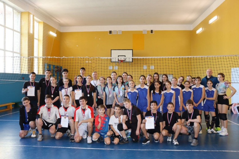 В рамках Декады спорта и здоровья в спортивных залах МОУ СОШ №16 с.Александровском состоялся муниципальный турнир по волейболу «Приз зимних каникул» среди команд юношей и девушек образовательных учреждений Александровского округа.. В рамках Декады спорта и здоровья в спортивных залах МОУ СОШ №16 с.Александровском состоялся муниципальный турнир по волейболу «Приз зимних каникул» среди команд юношей и девушек образовательных учреждений Александровского округа..